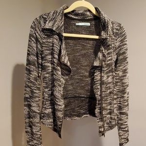 Fitted, zip up light jacket